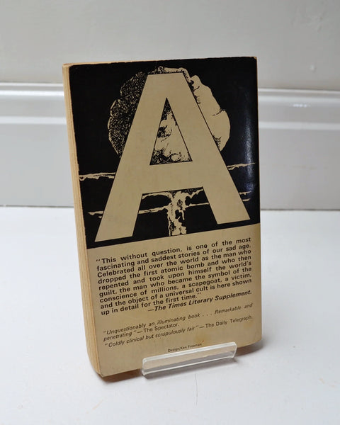 The Hiroshima Pilot by William Bradford Huie (World Distributors / 1966)