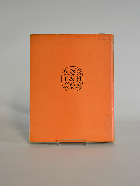 Hemingway: A Pictorial Biography by Leo Lania ( Thames & Hudson / 1961).