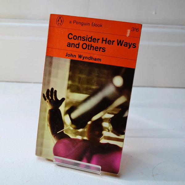 Consider Her Ways and Others by John Wyndham (Penguin Books / 1965)