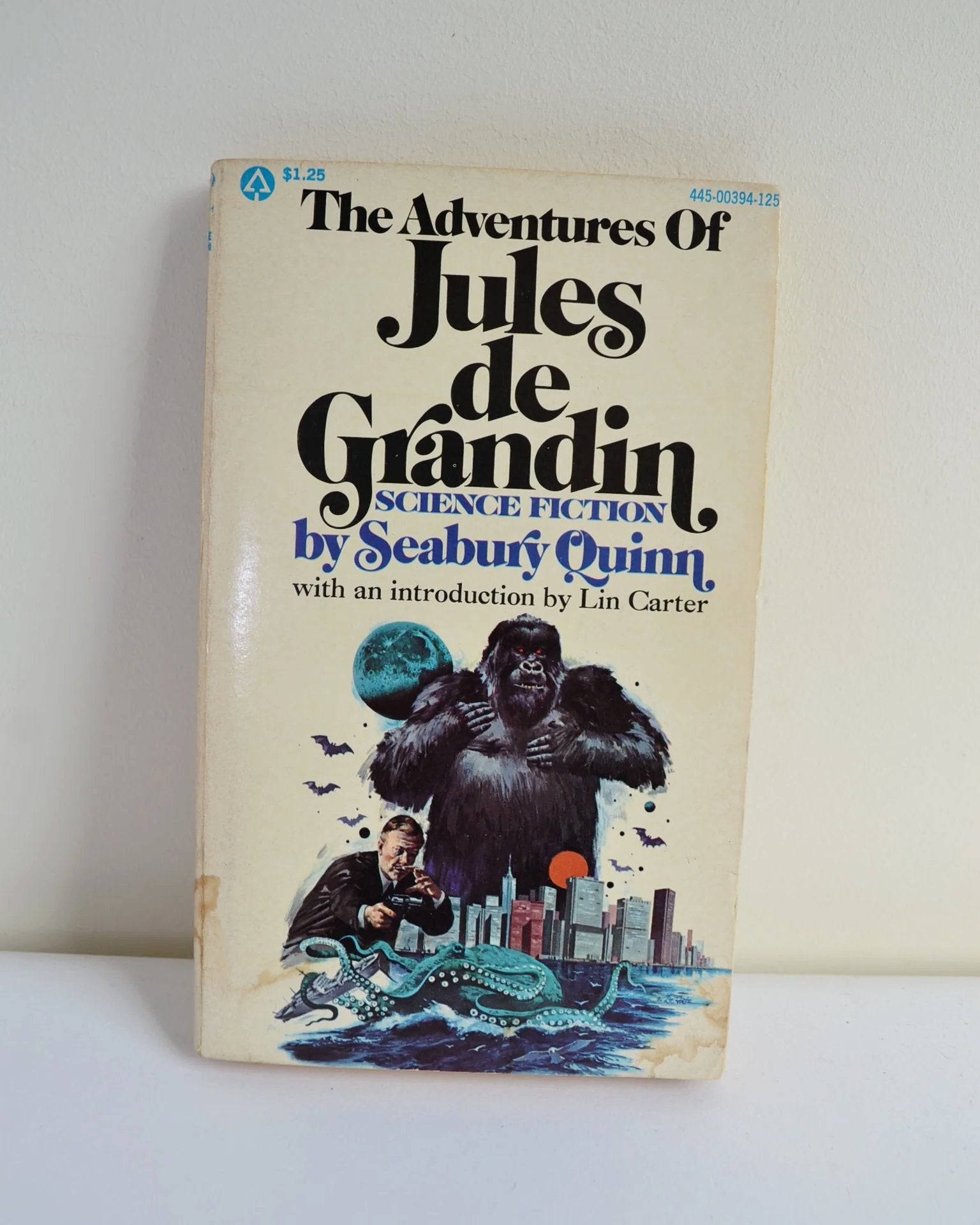 The Adventures of Jules de Grandin by Seabury Quinn (Popular Library / 1976)